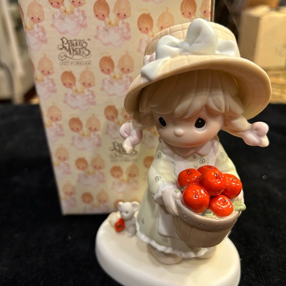 Happiness To The Core Precious Moments Figurine Bold  & Colorful with Box - Picture 2 of 5